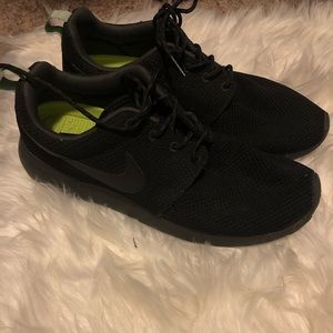 𝐍𝐈𝐊𝐄 𝐑𝐎𝐒𝐇𝐄 𝐑𝐔𝐍𝐒👟